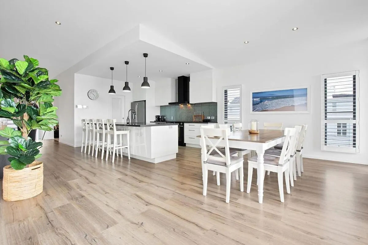 George8- The Ultimate, Family Beach House! Alexandra Headland 0*,
